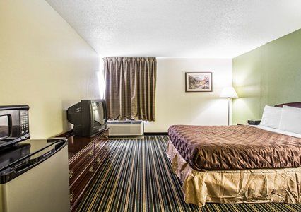 Rodeway Inn Claremont Room photo