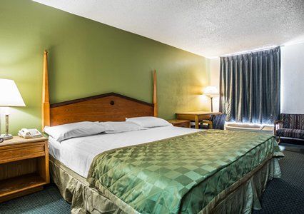 Rodeway Inn Claremont Room photo