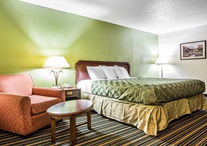Rodeway Inn Claremont Room photo