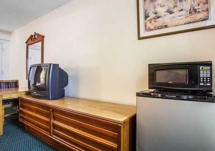 Rodeway Inn Claremont Room photo