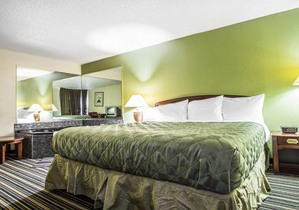 Rodeway Inn Claremont Room photo