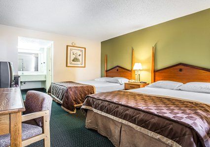 Rodeway Inn Claremont Room photo