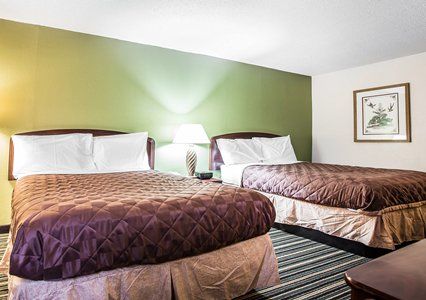 Rodeway Inn Claremont Room photo