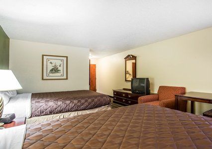 Rodeway Inn Claremont Room photo