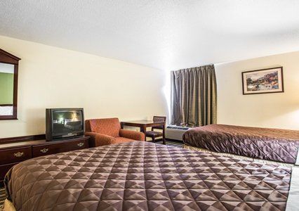 Rodeway Inn Claremont Room photo