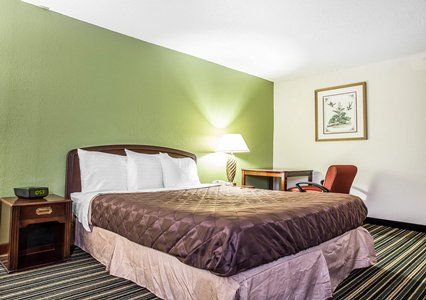 Rodeway Inn Claremont Room photo